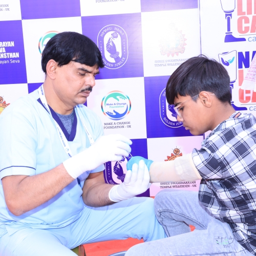 Narayan Limb Distribution Camp Bhuj 002
