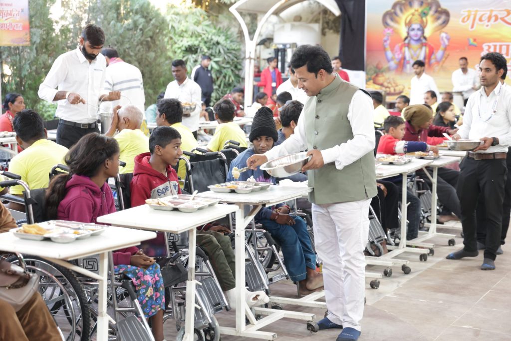 Meal distribution to Divyang children by NSS President Prashant Agarwal