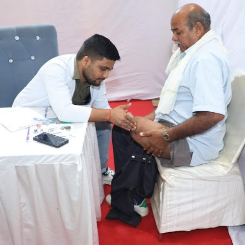 Narayan Limb Distribution Camp Delhi 002