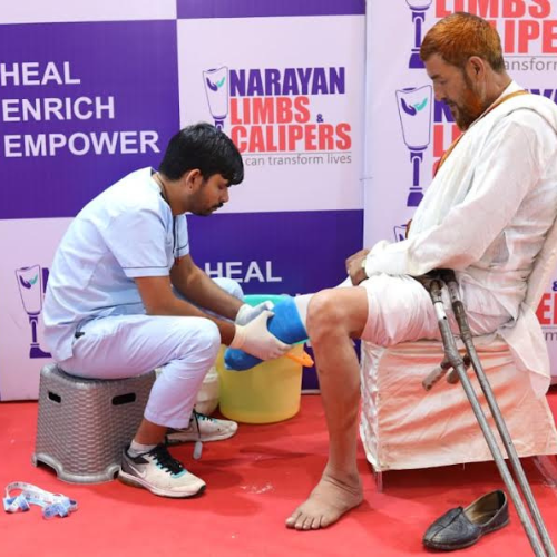 Narayan Limb Distribution Camp Delhi 001