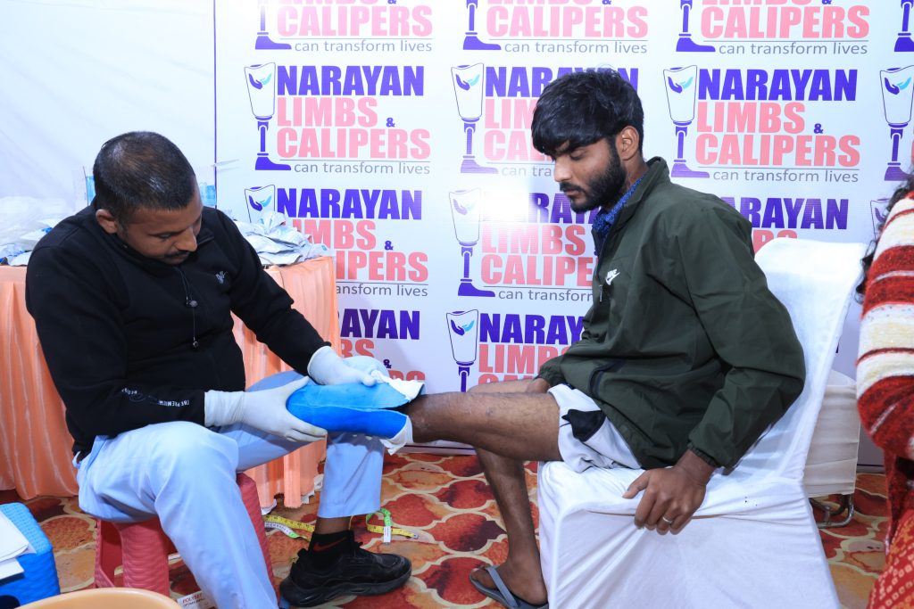 Narayan Seva Sansthan - Narayan Limb Distribution Camp Agra
