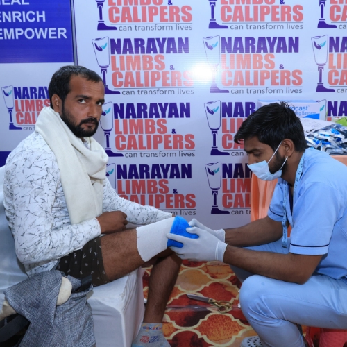 Narayan Limb Distribution Camp Delhi 003
