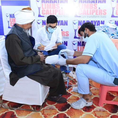 Narayan Limb Distribution Camp Agra 05